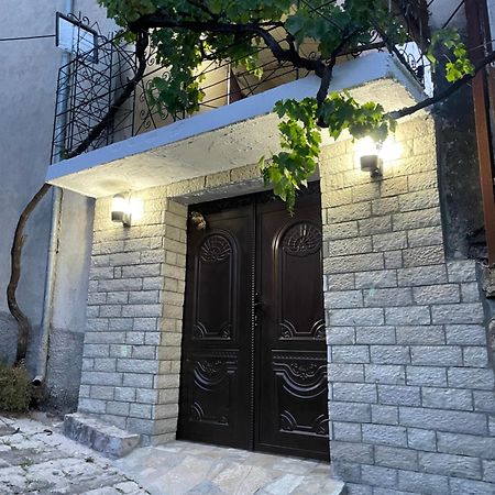 Luigi Guest House Гирокастра Экстерьер фото