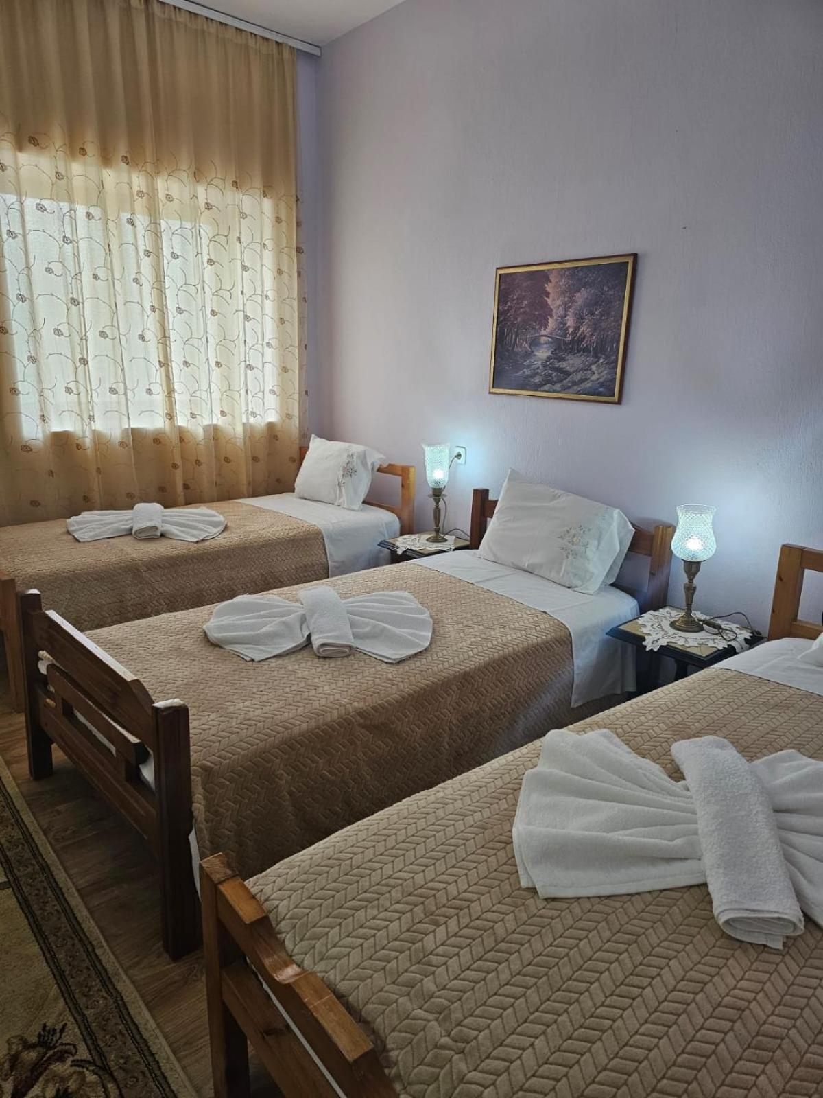 Luigi Guest House Гирокастра Экстерьер фото