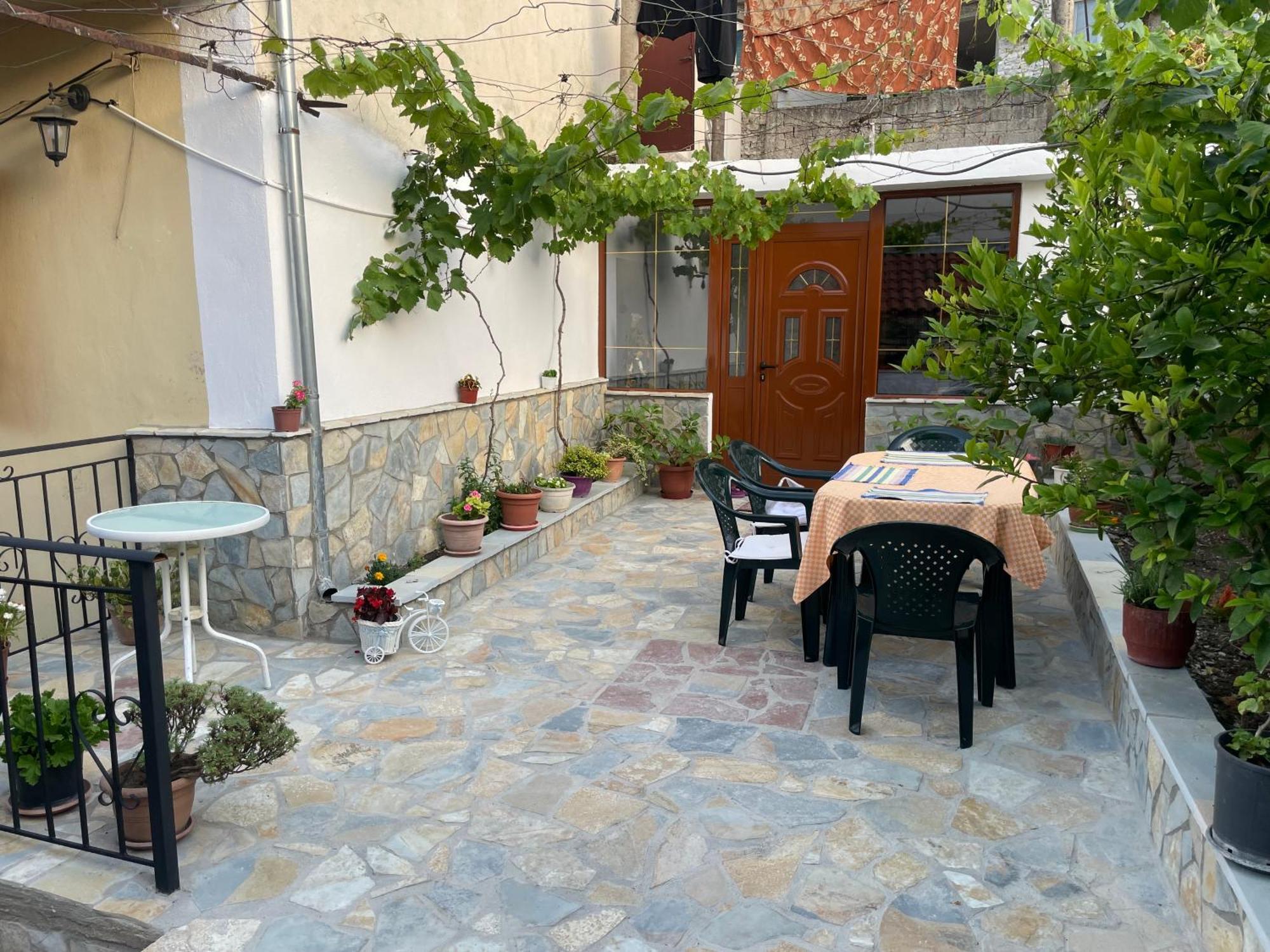 Luigi Guest House Гирокастра Экстерьер фото