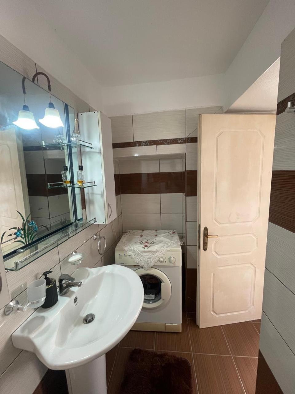 Luigi Guest House Гирокастра Экстерьер фото