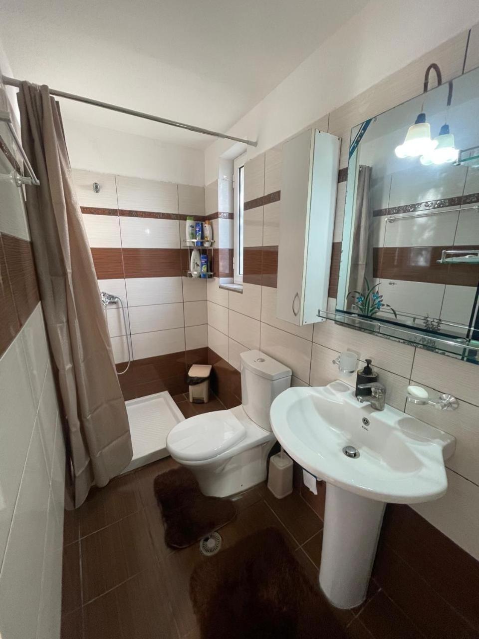Luigi Guest House Гирокастра Экстерьер фото