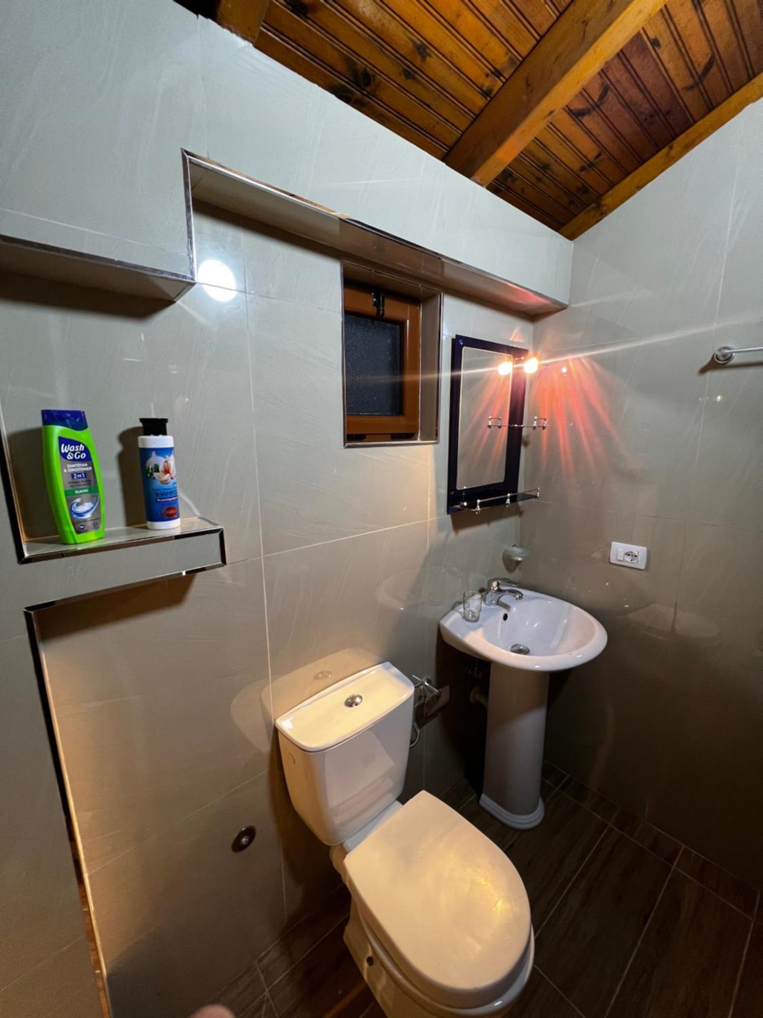 Luigi Guest House Гирокастра Экстерьер фото